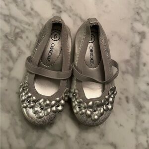 Cherokee Kids Silver Floral Dress Shoes